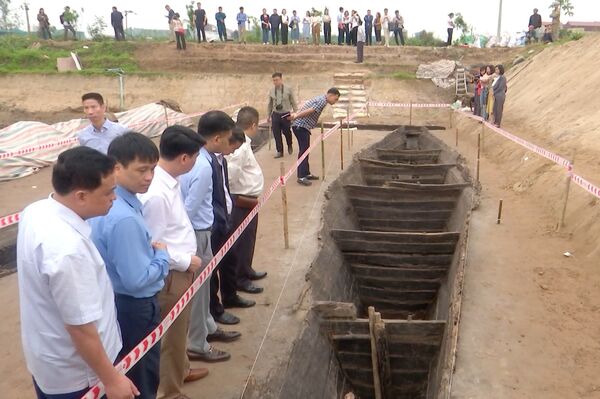 <b>Major
discoveries from ancient boat excavation in Bac Ninh</b>