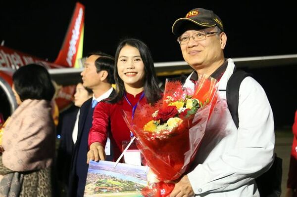 <b>Quang
Binh welcomes first int’l flight from Taipei</b>