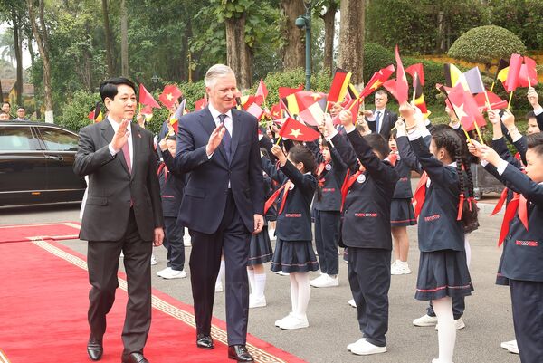 State President hosts welcome ceremony for
King of Belgium