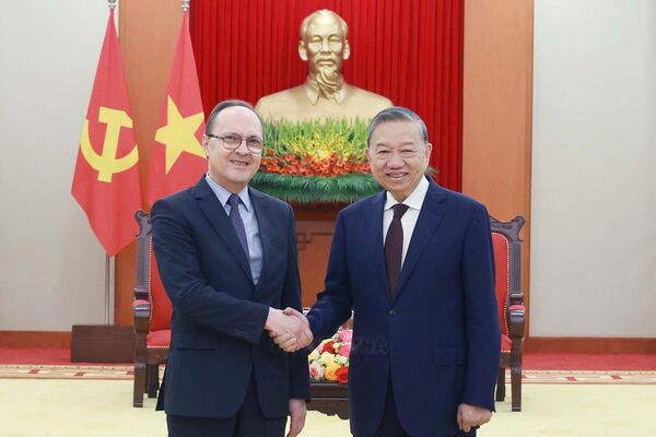 Party leader receives Russian Ambassador