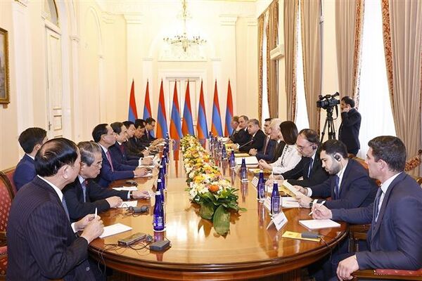 <b>Top legislator receives chairperson of Armenia-Vietnam parliamentary friendship group</b>