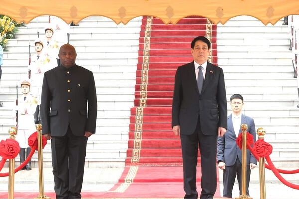 <b>State President hosts welcome
ceremony for Burundian counterpart</b>