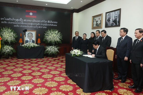 State
leader pays tribute to former Lao President Khamtay Siphandone
