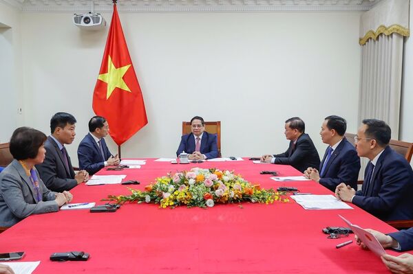 PM holds phone talks with Malaysian counterpart