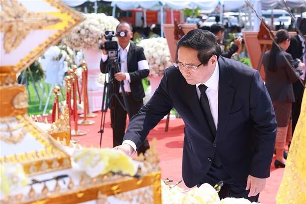 <b>Vietnamese PM attends memorial service for former Lao leader</b>