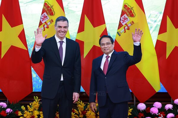 Vietnamese PM holds talks with Spanish counterpart