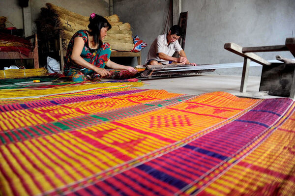 <b>Ca Hom mat weaving craft recognised
as national heritage</b>