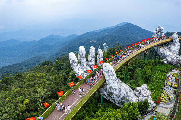 <b>Vietnam aims for
double-digit economic growth with tourism boost</b>