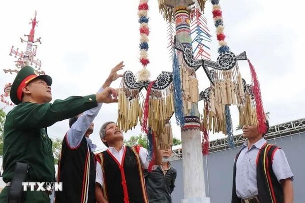 Decorating neu poles – Unique art of ethnic group in Quang Ngai