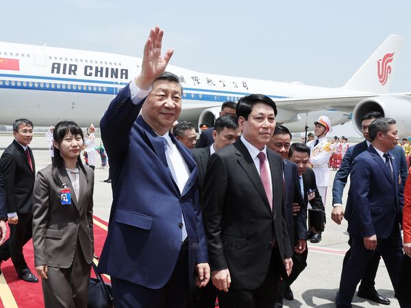 Top Chinese leader begins state visit to Vietnam
