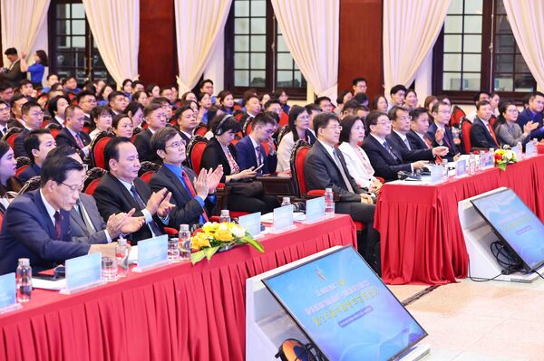 Vietnam–China youth friendship meeting kicks off in Hanoi