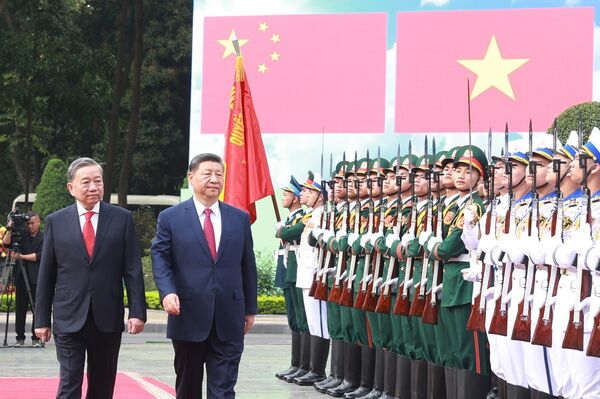 Official welcome ceremony held for top Chinese leader in Hanoi