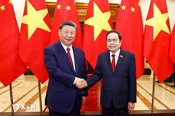 National Assembly Chairman meets with China’s top leader in Hanoi