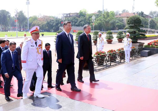 Top Chinese leader pays tribute to President Ho Chi Minh