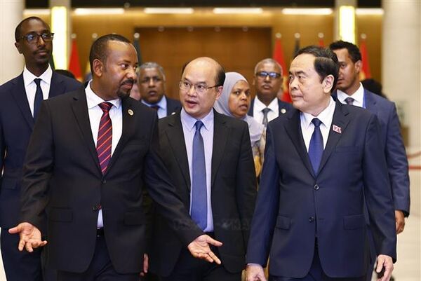 Vietnamese top legislator receives Ethiopian PM