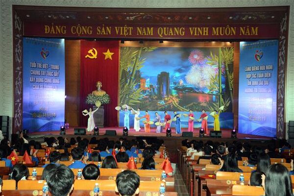 <b>Vietnam – China friendship youth
meeting concludes</b>