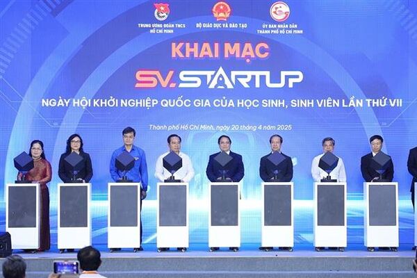 <b>PM applauds youth entrepreneurship at National Startup Day for Students</b>