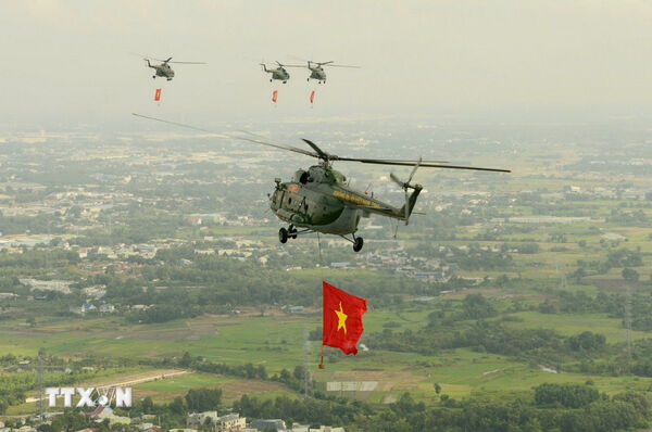 Helicopters, fighter jets soar over Ho Chi Minh City skies
