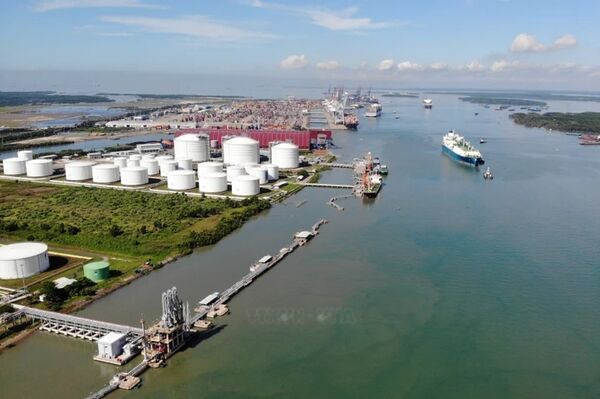 <b>Tariff cuts welcomed but LNG needs policy reforms: experts</b>