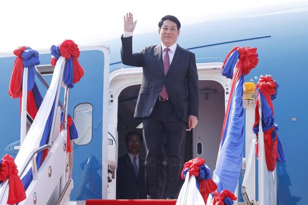 Vietnamese President arrives in Vientiane, beginning state visit to Laos