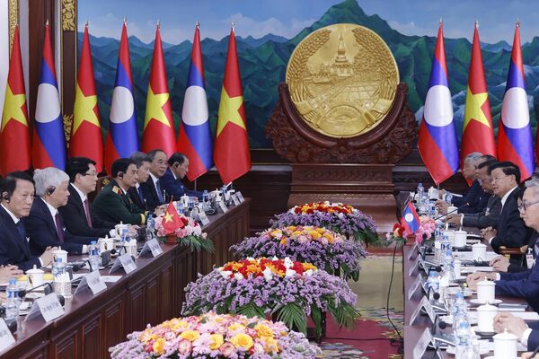 Vietnamese State President holds talks with top Lao leader