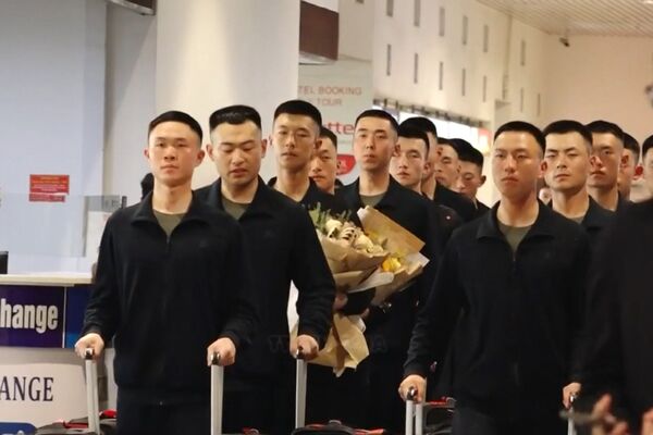 118 Chinese troops arrive in Vietnam, preparing for Reunification Day grand parade