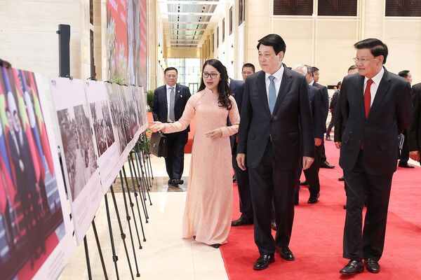 <b>Exhibition in Vientiane celebrates Vietnam–Laos
friendship</b>