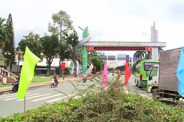 <b>Life thriving in
once-war-raged locality</b>