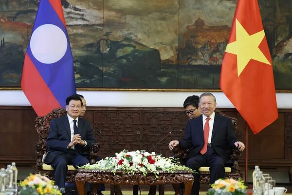 Party chief hosts top leader of Laos ahead of national reunification anniversary