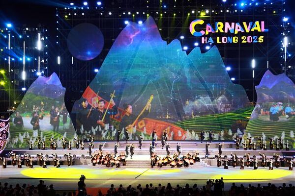 <b>Ha Long Carnival 2025 kicks off with dazzling showcase of heritage, innovation</b>