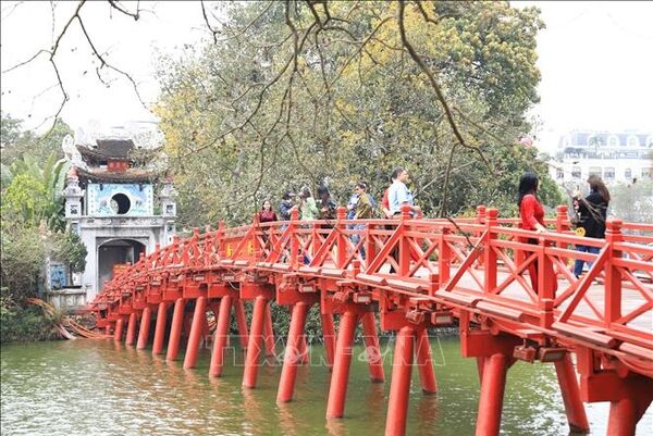 Hanoi tourism sees strong growth during five-day holiday