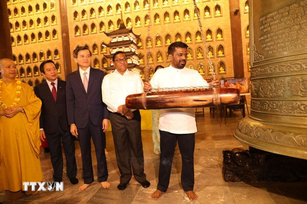 Sri Lankan President visits Bai Dinh Pagoda