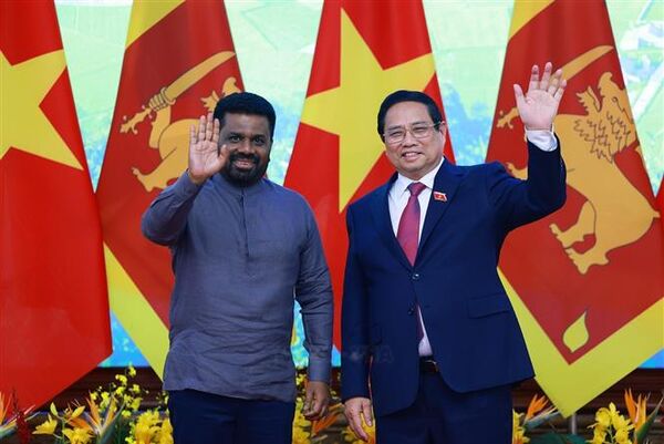 PM meets with Sri Lankan President in Hanoi