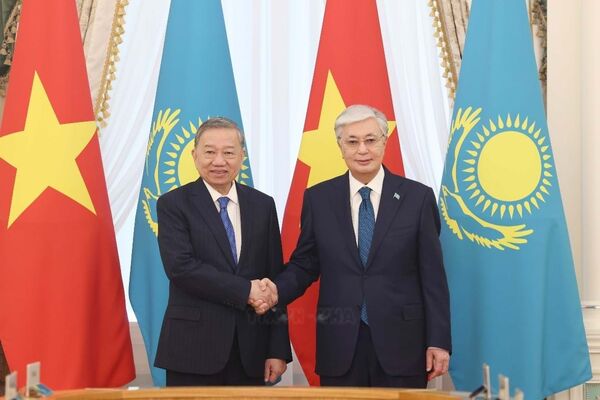 Vietnam, Kazakhstan upgrade relations to strategic partnership