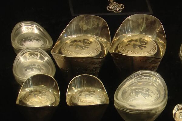 Contemporary art highlights traditional jewelry-making street