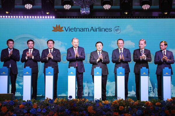 Party chief attends inauguration of Hanoi – Moscow direct flight