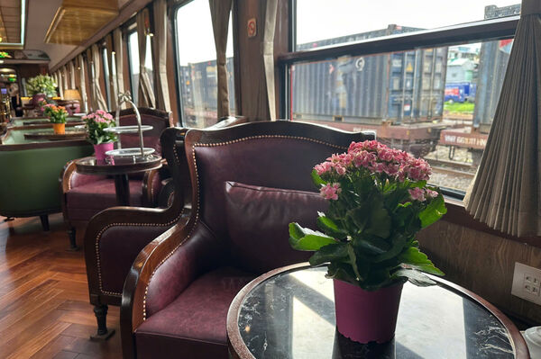 VIP tourist train connecting Hai Phong and Hanoi launched