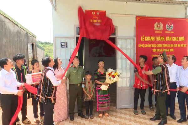 Public Security Ministry supports Dak Nong in eliminating 500 substandard houses