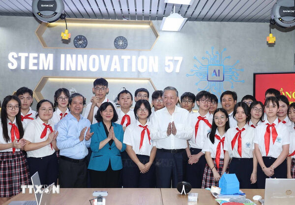 Party chief requests promoting innovation, digital transformation in schools