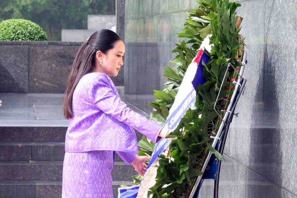 <b>Thai Prime Minister pays tribute to President Ho Chi Minh</b>