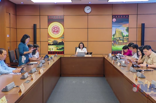 Lawmakers discuss facilitation of acquiring, regaining Vietnamese nationality