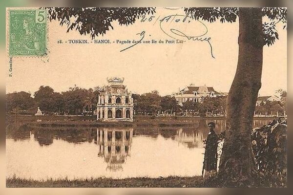 Café at Hanoi Post Office