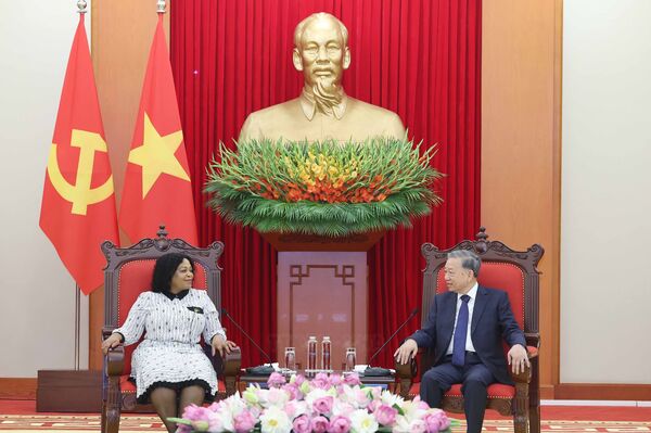 Party chief receives South African senior Party official