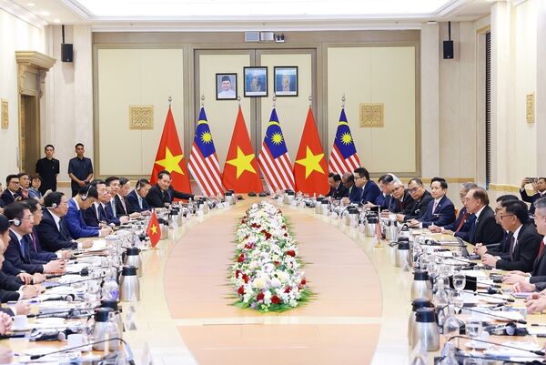 PMs talk measures for promoting Vietnam – Malaysia relations