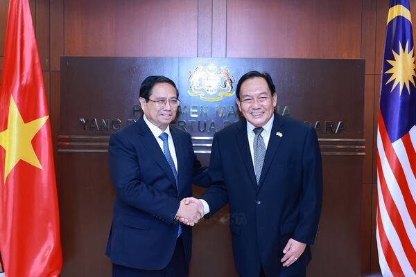 PM meets with Malaysian Senate President