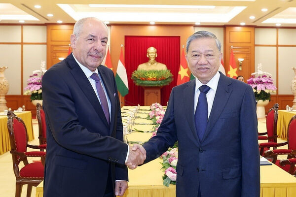 Party leader hosts Hungarian President