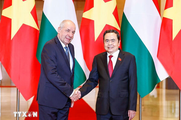   NA Chairman meets with Hungarian President&nbsp;