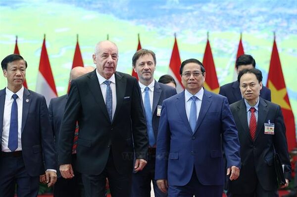 Vietnamese PM Pham Minh Chinh meets with visiting Hungarian President Sulyok Tamas
