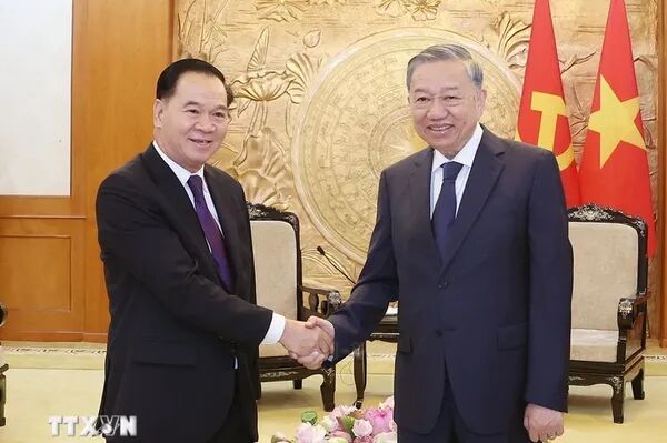 <b>Vietnam strongly supports Laos’s national development: Party chief</b>