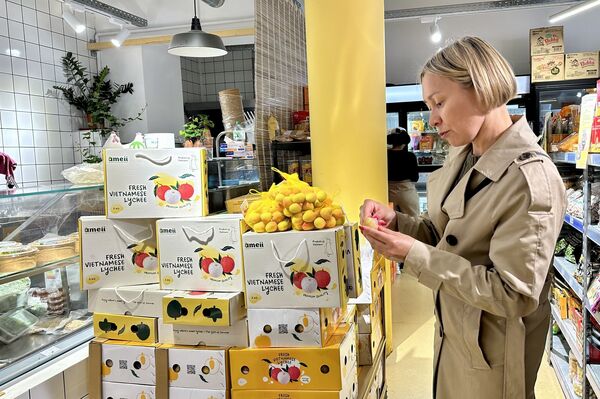 First batch of this year's crop lychee reaches Paris